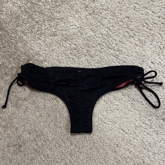 VS Pink bikini bottoms - Picture 3 of 5